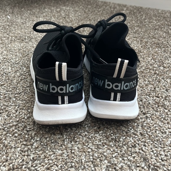 Women’s size 7 New Balance Sneakers, Lightly Worn - Picture 2 of 3